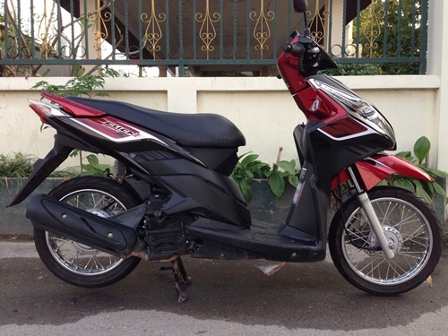 ขาย Honda click สีดำเเดงปี2554