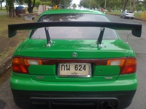 Mazda 323 1.6 Sedan พร้อมใช้งาน