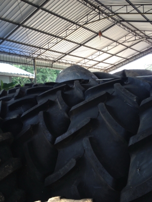 ขายยางฟายสโตนใหม่460/85R38 18.4R38 ชุดสุดท้ายหมดเเล้วหมดเลยเส้นละ32000