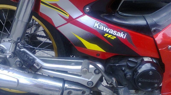 ขายKawasaki Cheer 112cc สตารท์มือ สีแดง จดทะเบียนปี45 พรบ.หมด ก.พ.56 ขายKawasaki Cheer 112cc สตารท์มือ สีแดง จดทะเบียนปี45 พรบ.หมด ก.พ.56