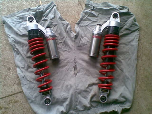 ส่งโช๊คshowaให้พี่สมใสแล้วคับพรุ่งนี้รับของคับ