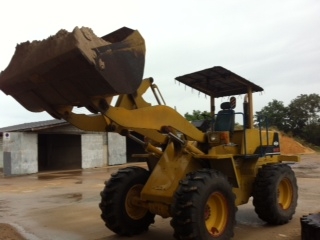 ขายรถตัก WA100-1 ยี่ห้อ KOMATSU S/N 23000 สภาพดี สนใจติดต่อคุณรัตนศักดิ์ โทร.081-7621704