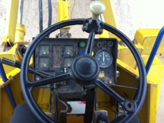 ขายรถตัก WA100-1 ยี่ห้อ KOMATSU S/N 23000 สภาพดี สนใจติดต่อคุณรัตนศักดิ์ โทร.081-7621704