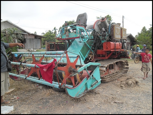 รถเกี่ยวข้าวเกษตรพัฒนา ตัวเดิน 10HT ราคาจิ๊บมาก ไม่มีคนขับเลยอยากขาย!!!