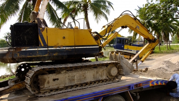 กลางอากาศ ไปให้เสี่ย หัวหิน -ขอขอบคุณ WWW.TRUCK 2HAND ให้พื้นที่ประกาศครับ