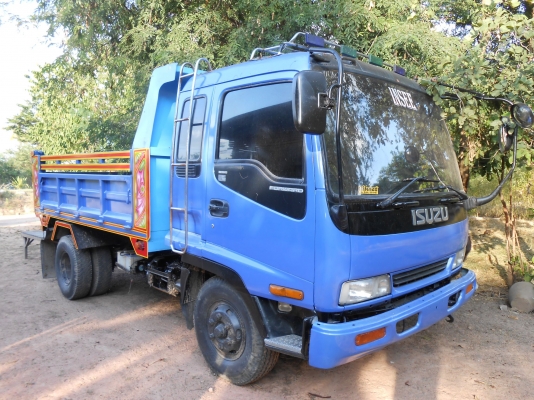 ปรับราคาแล้วจะเอาก็รีบเอา 195 แรง จดประกอบได้ 1 ปีครับ รถสภาพดีมาก รถพร้อมลุย สีไม่มีตำหนิ