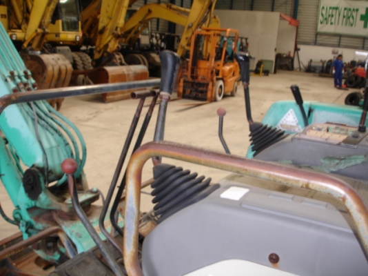 Komatsu PC30-7 สภาพสวย นำเข้าจากญี่ปุ่นในราคาไม่แพงครับ