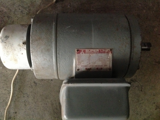 ขายมอเตอร์ 1.5เเรง 2 สาย ไฟ220 ยี่ห้อ  MITSUBISHI  สภาพดี ใหม่มากราคาถูก