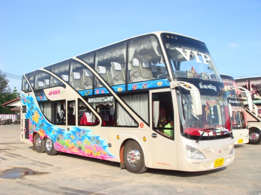 รถปรับอากาศ 2 ชั้น จำนวนมาก