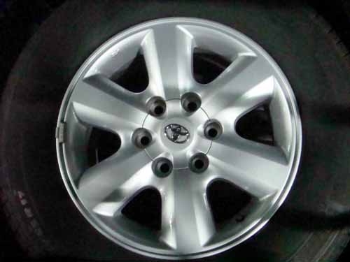 ขายล้อแม็กซ์ 17"พร้อมยางใหม่เอี่ยม ฟอร์จูนเนอร์ ปี 2010 มี 1 ล้อเท่านั้น ด่วน !