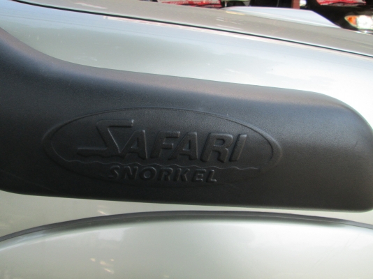 ขาย snockle safare และกันชนหลัง  ติดกับ vigo สีบร์อนเงิน