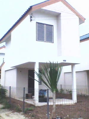 ขายบ้านสวย สองห้องนอน หนึ่งห้องน้ำ สองขั้น ติดถนนใหญ่ บรรยากาศดี