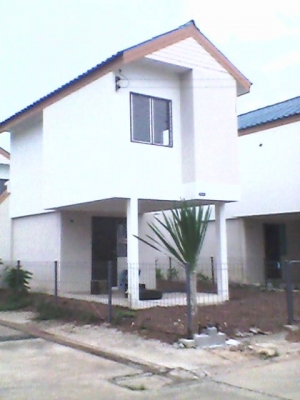 ขายบ้านสวย สองห้องนอน หนึ่งห้องน้ำ สองขั้น ติดถนนใหญ่ บรรยากาศดี