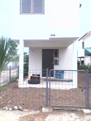 ขายบ้านสวย สองห้องนอน หนึ่งห้องน้ำ สองขั้น ติดถนนใหญ่ บรรยากาศดี