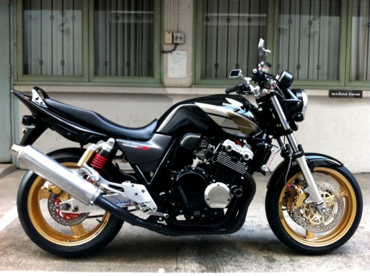 ขาย CB400 SF V-TEC3 ปี2004 อินวอย+สรรพสามิต+พรบ สภาพสวยๆ ราคาพิเศษ