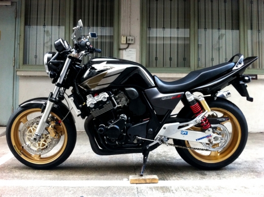 ขาย CB400 SF V-TEC3 ปี2004 อินวอย+สรรพสามิต+พรบ สภาพสวยๆ ราคาพิเศษ