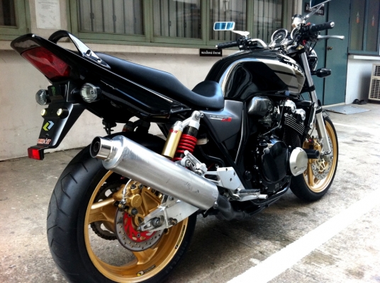 ขาย CB400 SF V-TEC3 ปี2004 อินวอย+สรรพสามิต+พรบ สภาพสวยๆ ราคาพิเศษ