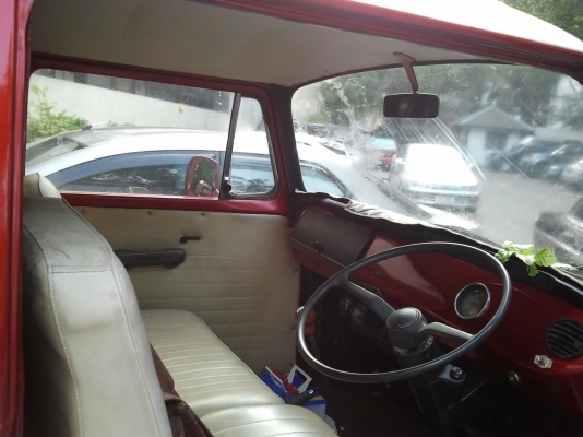 รถตู้แดง