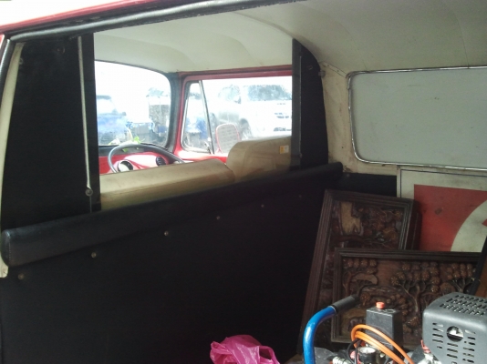 รถตู้แดง