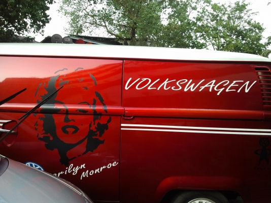 รถตู้แดง