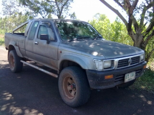 TOYOTA HILUX LN111 - 2.8 TURBO  MT 4WD ปี 97 รถสวยบางเดิมสภาพดีพร้อมใช้งาน เครื่องดี ภายในสวย CD แอร์ พวงมาลัยเพาเวอร์ครบ ระบบขับเคลื่อน 4 ล้อใช้งานได้ปกติดีทุกอย่าง ช่วงล่างแน่นหนึบ เอกสารเล่มทะเบียนภาษีครบไม่ขาดพร้อมโอนครับ