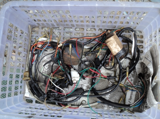 วุฒินนบุรี//ขายเครื่องK125สภาพสวยๆรุ่นหน้าทองขาวอุปกรครบทุกอย่างสตาสมือได้