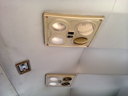 ขายรถตู้ TOYOTA สวยๆ ประหยัดน้ำมัน มือเดียว ใช้งานทุกวันเครื่อง 3L 2800 ซีซี