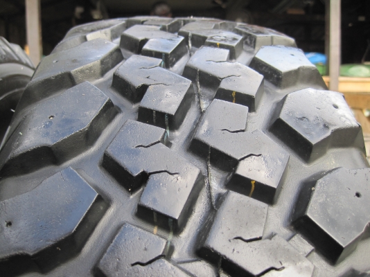 ขายยาง  mud   mixxis   265/75/16  ปี 09  2  เส้น  ดอกเชนต์กว่า   ไม่ปะไม่บั้ง ดอกเสมอกันทุกเส้น สวยครับ   0806190344  กิ๊ฟครับ