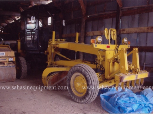 รถเกรด GD281AC บจก.สหสินอีควิปเม้นท์ โทร.081-5851880, 02-5168100-1 www.sahasinequipment.com