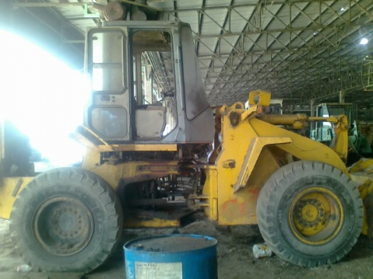 รถตัก ฮิตาชิ L100   มีตูเก่ง  ( ขายตามสภาพ )