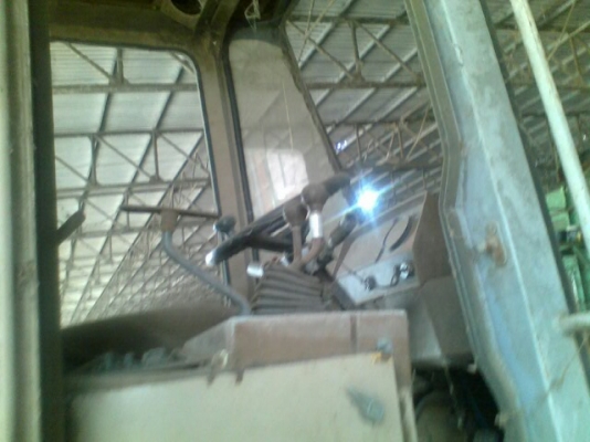 รถตัก ฮิตาชิ L100   มีตูเก่ง  ( ขายตามสภาพ )