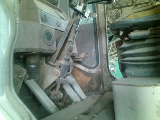 รถตัก ฮิตาชิ L100   มีตูเก่ง  ( ขายตามสภาพ )