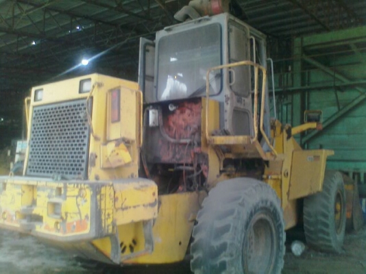 รถตัก ฮิตาชิ L100   มีตูเก่ง  ( ขายตามสภาพ )