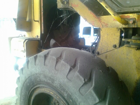 รถตัก ฮิตาชิ L100   มีตูเก่ง  ( ขายตามสภาพ )