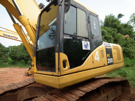 ขาย komatsu pc200-7  สภาพพร้อมใช้งาน ช่วงล่างเต็ม รถทำงานเร็วไม่มีโหลด ไม หมื่นกว่าชั่วโมง เอกสารเล่มทะเบียน