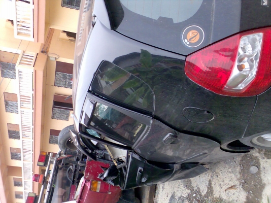 ขายซาก HONDA  JAZZ  05  สีดำ