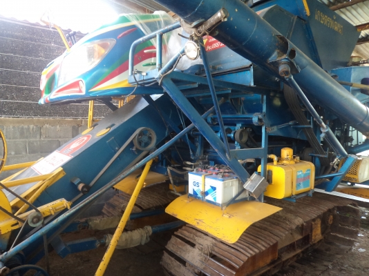 รถเกี่ยวข้าวเกษตรพัฒนารุ่นเงินมีปี 52 ( รุ่นใหม่ใหญ่กว่าเดิม)