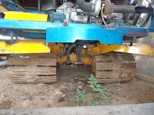 รถเกี่ยวข้าวเกษตรพัฒนารุ่นเงินมีปี 52 ( รุ่นใหม่ใหญ่กว่าเดิม)