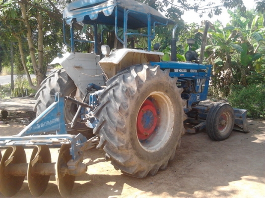 FORD 6600 - 1 เพลา เครื่อง T5 เอกสารเล่มทะเบียนครบ อุปกรณ์พร้อมใช้งาน มีใบดันหน้า ผานพรวนดิน 6 ผานพรวนดิน 3 เครื่องแน่นแรงดี ช่วงล่างดี ยาง 4 เส้นสภาพดี 60\% พร้อมทำงานครับ