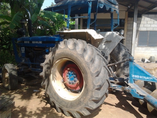 FORD 6600 - 1 เพลา เครื่อง T5 เอกสารเล่มทะเบียนครบ อุปกรณ์พร้อมใช้งาน มีใบดันหน้า ผานพรวนดิน 6 ผานพรวนดิน 3 เครื่องแน่นแรงดี ช่วงล่างดี ยาง 4 เส้นสภาพดี 60\% พร้อมทำงานครับ