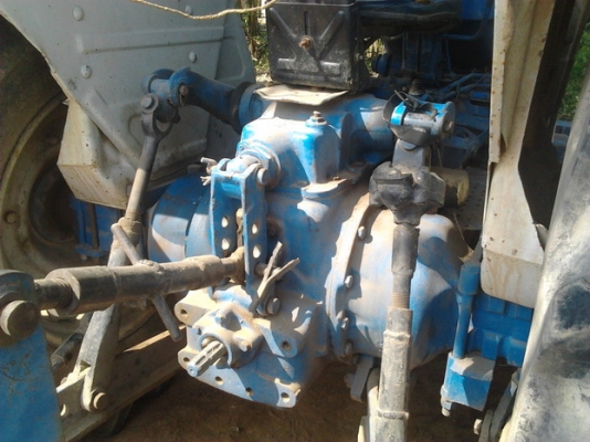 FORD 6600 - 1 เพลา เครื่อง T5 เอกสารเล่มทะเบียนครบ อุปกรณ์พร้อมใช้งาน มีใบดันหน้า ผานพรวนดิน 6 ผานพรวนดิน 3 เครื่องแน่นแรงดี ช่วงล่างดี ยาง 4 เส้นสภาพดี 60\% พร้อมทำงานครับ