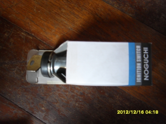 ต้องการขายอะไหล่ ม้าสด้า แฟมีเลีย ไฟหน้าเดิมขวา สวิทกุญแจใหม่ ต้องการขายอะไหล่ ม้าสด้า แฟมีเลีย ไฟหน้าเดิมขวา สวิทกุญแจใหม่