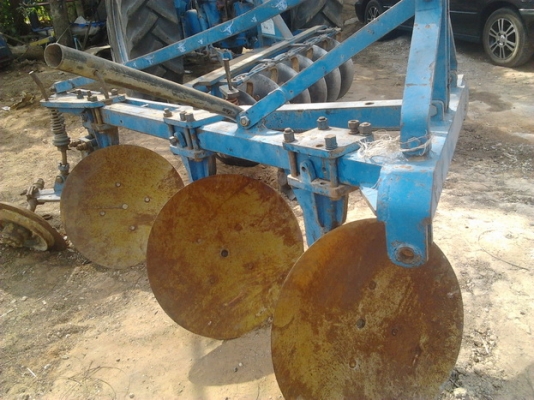 FORD 77 - 1 เพลา T5 เครื่องแรงดีไม่มีเยิ้ม อุปกรณ์ครบ มีใบดันหน้า ผานพรวนดิน 6 ผานพรวนดิน 3 ระบบไฮดรอลิกส์ไม่มีรั่วซึ่มพร้อมทำงาน เอกสารเล่มทะเบียนครบพร้อมโอนครับ