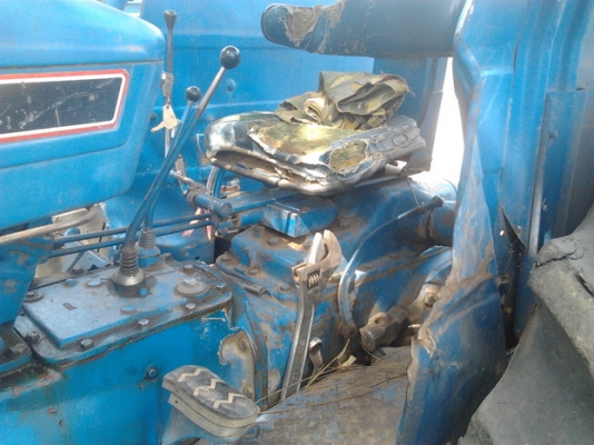 FORD 77 - 1 เพลา T5 เครื่องแรงดีไม่มีเยิ้ม อุปกรณ์ครบ มีใบดันหน้า ผานพรวนดิน 6 ผานพรวนดิน 3 ระบบไฮดรอลิกส์ไม่มีรั่วซึ่มพร้อมทำงาน เอกสารเล่มทะเบียนครบพร้อมโอนครับ