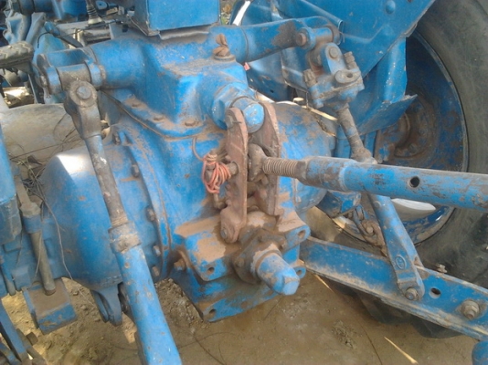 FORD 77 - 1 เพลา T5 เครื่องแรงดีไม่มีเยิ้ม อุปกรณ์ครบ มีใบดันหน้า ผานพรวนดิน 6 ผานพรวนดิน 3 ระบบไฮดรอลิกส์ไม่มีรั่วซึ่มพร้อมทำงาน เอกสารเล่มทะเบียนครบพร้อมโอนครับ