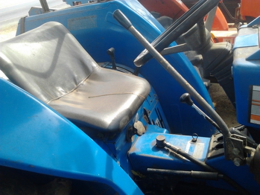 ISEKI TL 3200 - 2 เพลา สภาพดีมากพร้อมใช้งานได้เลยครับ อุปกรณ์มีให้ครบ มีใบดันหน้า ผานพรวนดิน 6 ช่วงล่างยางสภาพดี 60\% เอกสารสัญญาซื้อขายครับ