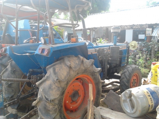 ISEKI TL 3200 - 2 เพลา สภาพดีมากพร้อมใช้งานได้เลยครับ อุปกรณ์มีให้ครบ มีใบดันหน้า ผานพรวนดิน 6 ช่วงล่างยางสภาพดี 60\% เอกสารสัญญาซื้อขายครับ