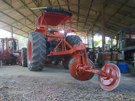 ขายด่วน!..รถไถ KUBOTA M9000 4WD สถาพใหม่เอี่ยม ทั้งคัน มีทะเบียนครบ พร้อมแล้ว สำหรับการลุยงาน.