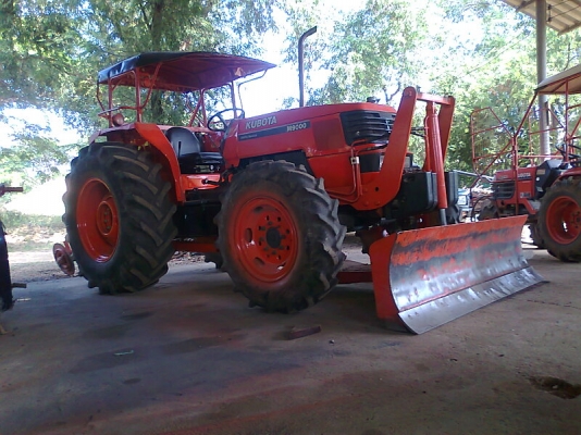 ขายด่วน!..รถไถ KUBOTA M9000 4WD สถาพใหม่เอี่ยม ทั้งคัน มีทะเบียนครบ พร้อมแล้ว สำหรับการลุยงาน.
