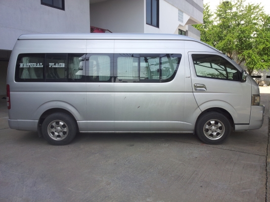 โตโยต้า คอมมิวเตอร์ ปี 2006 โตโยต้า คอมมิวเตอร์ ปี 2006